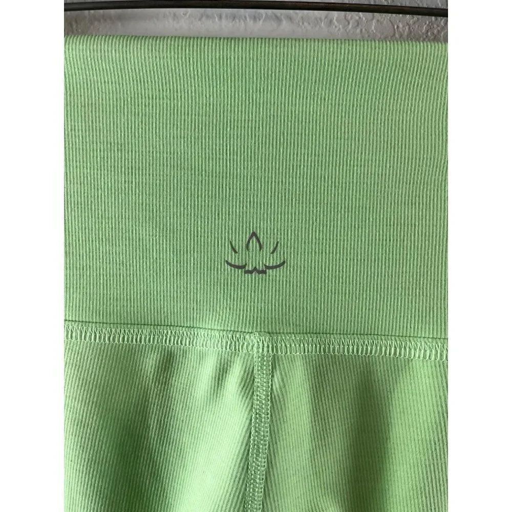 Beyond Yoga Heather Rib High Waisted Midi Legging Size Small Lime Green Athletic - Picture 4 of 9
